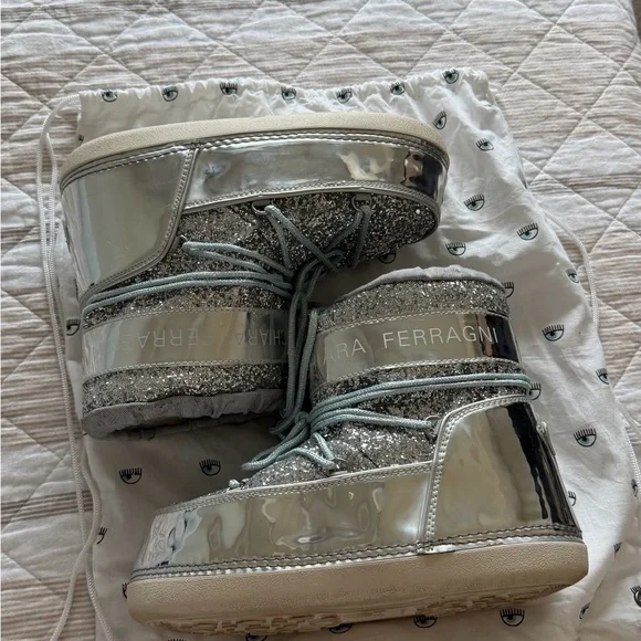 Chiara Ferragni Glittery Silver Moon Boots - Picture 1 of 6